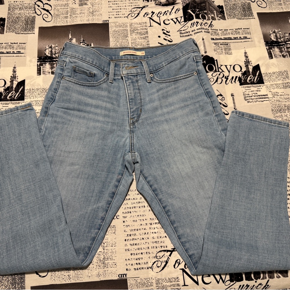Levi’s Light Blue Jeans size 28